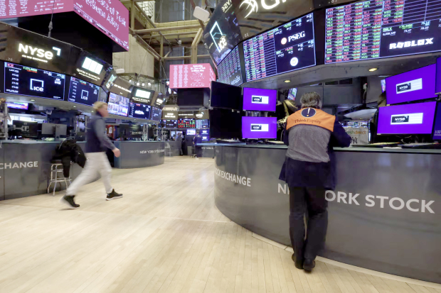 Wall Street gains as investors wait for clarity on standoff